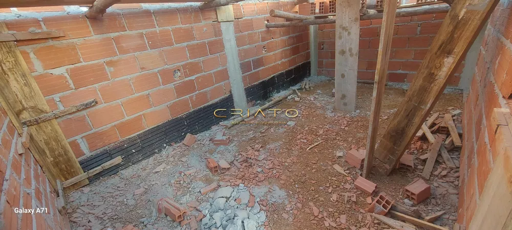 Casa à venda com 2 quartos, 90m² - Foto 4