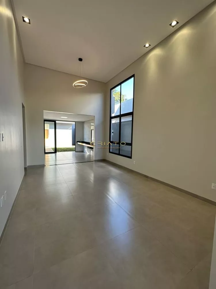 Casa de Condomínio à venda com 3 quartos, 193m² - Foto 1