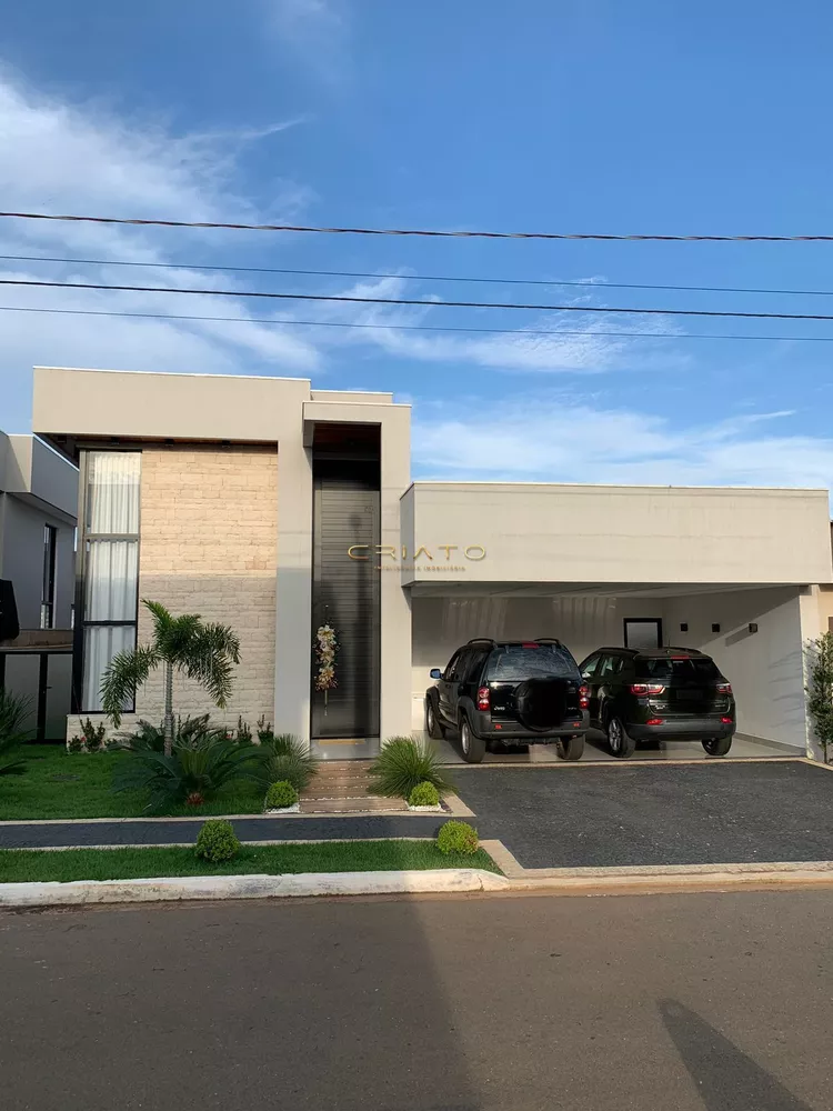 Casa à venda com 3 quartos, 217m² - Foto 1