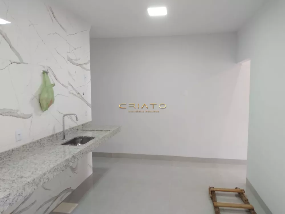 Casa à venda com 3 quartos, 105m² - Foto 2