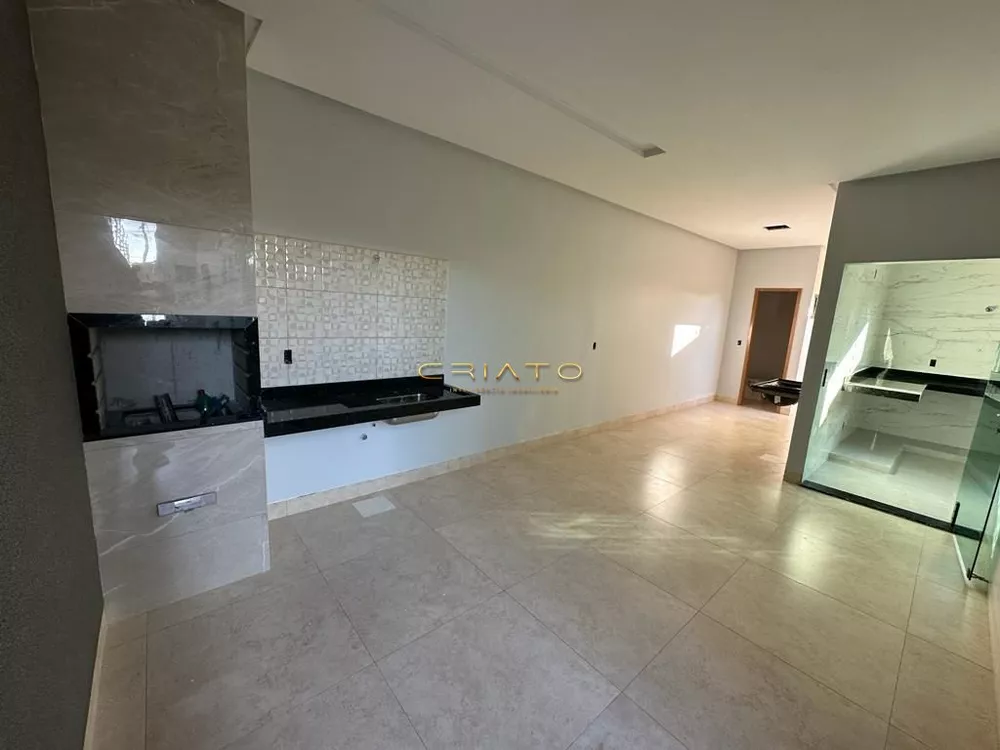 Casa à venda com 3 quartos, 138m² - Foto 1