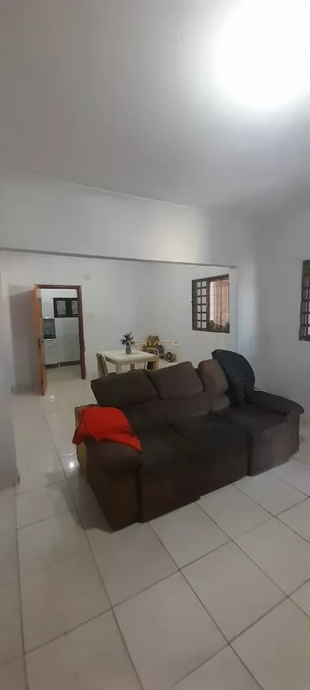 Casa à venda com 3 quartos, 110m² - Foto 2