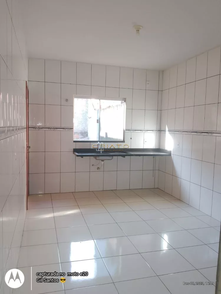 Casa à venda com 2 quartos, 79m² - Foto 1