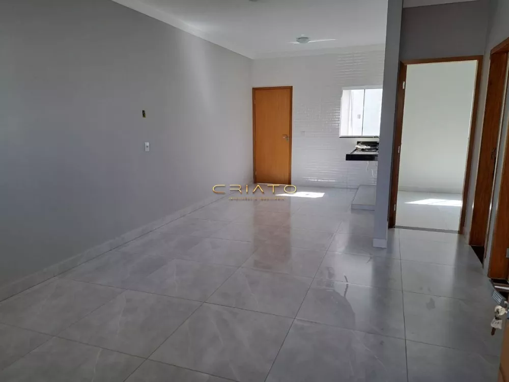 Casa à venda com 3 quartos, 98m² - Foto 2