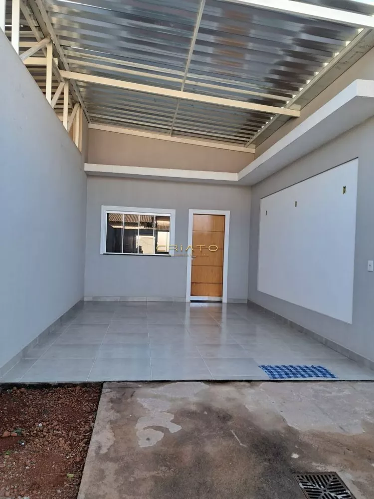 Casa à venda com 3 quartos, 98m² - Foto 1