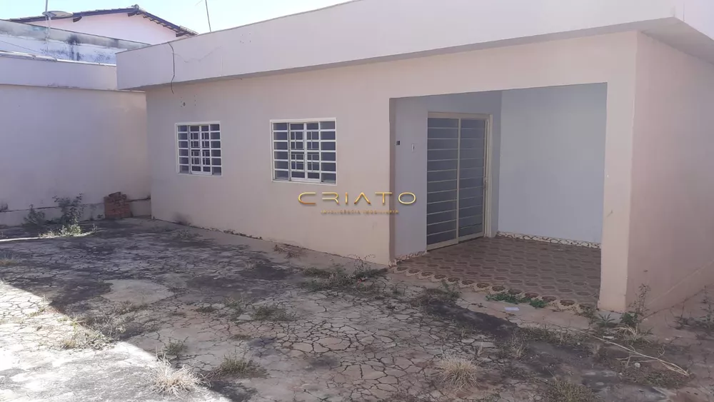 Casa à venda com 3 quartos, 100m² - Foto 1