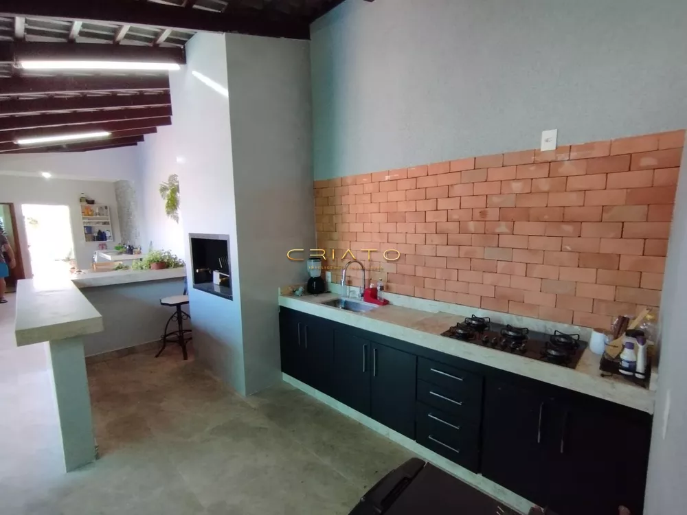 Casa à venda com 3 quartos, 200m² - Foto 3