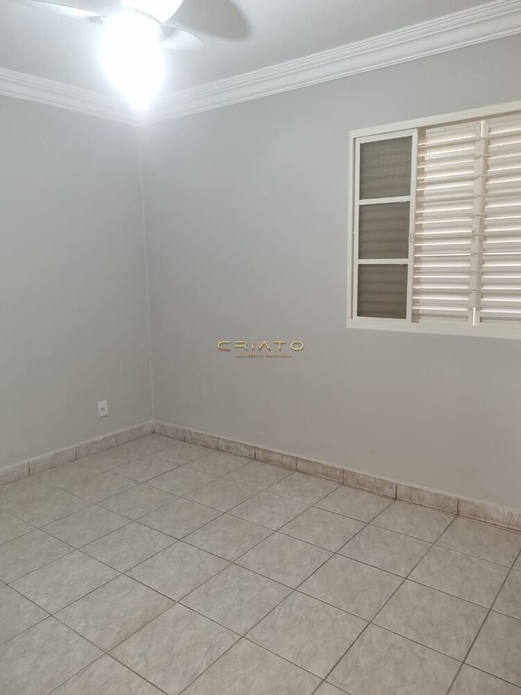 Casa à venda com 3 quartos, 252m² - Foto 11