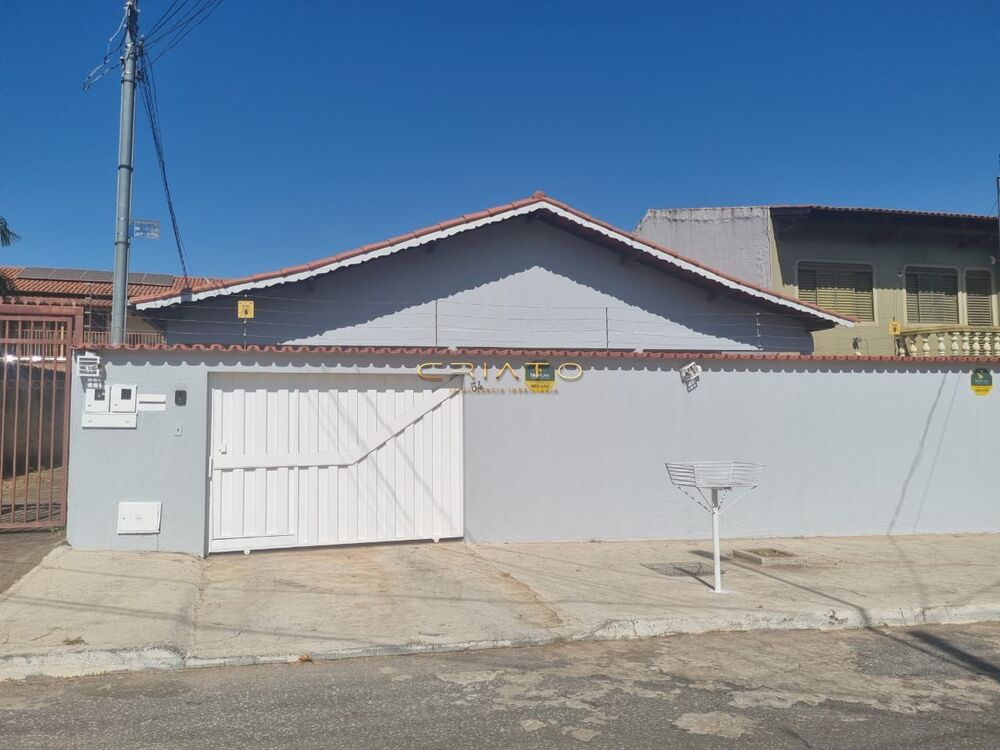 Casa à venda com 3 quartos, 252m² - Foto 1