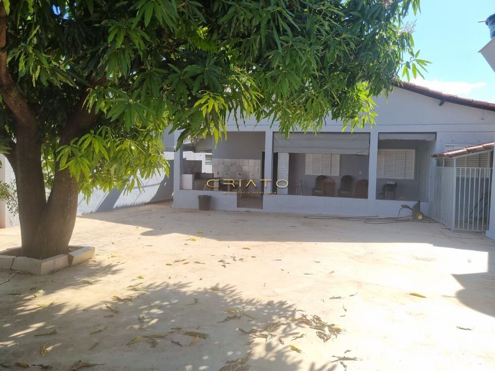 Casa à venda com 3 quartos, 252m² - Foto 4