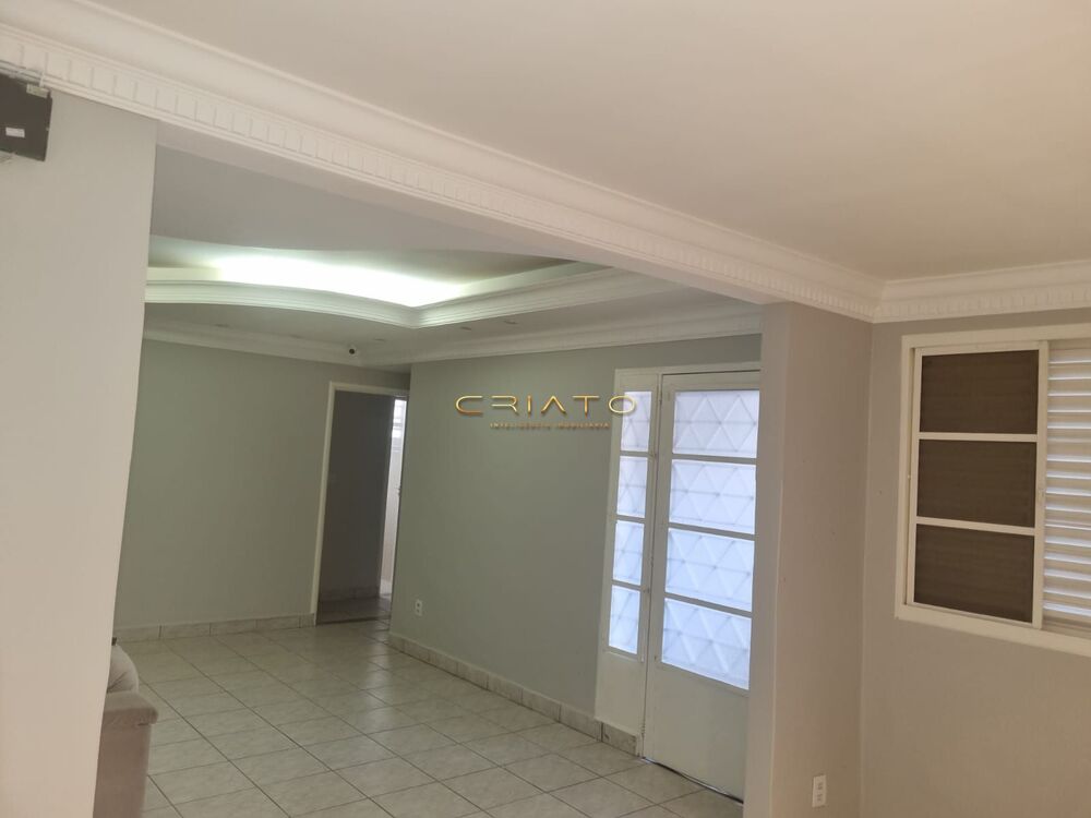 Casa à venda com 3 quartos, 252m² - Foto 3