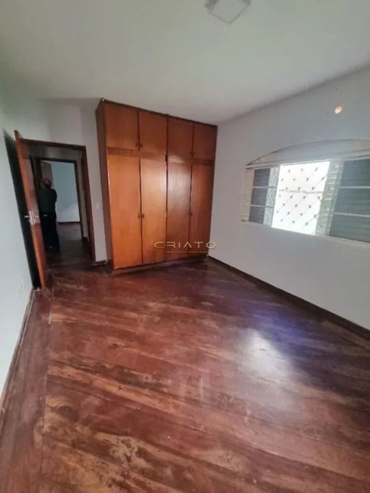 Casa à venda com 4 quartos, 279m² - Foto 10