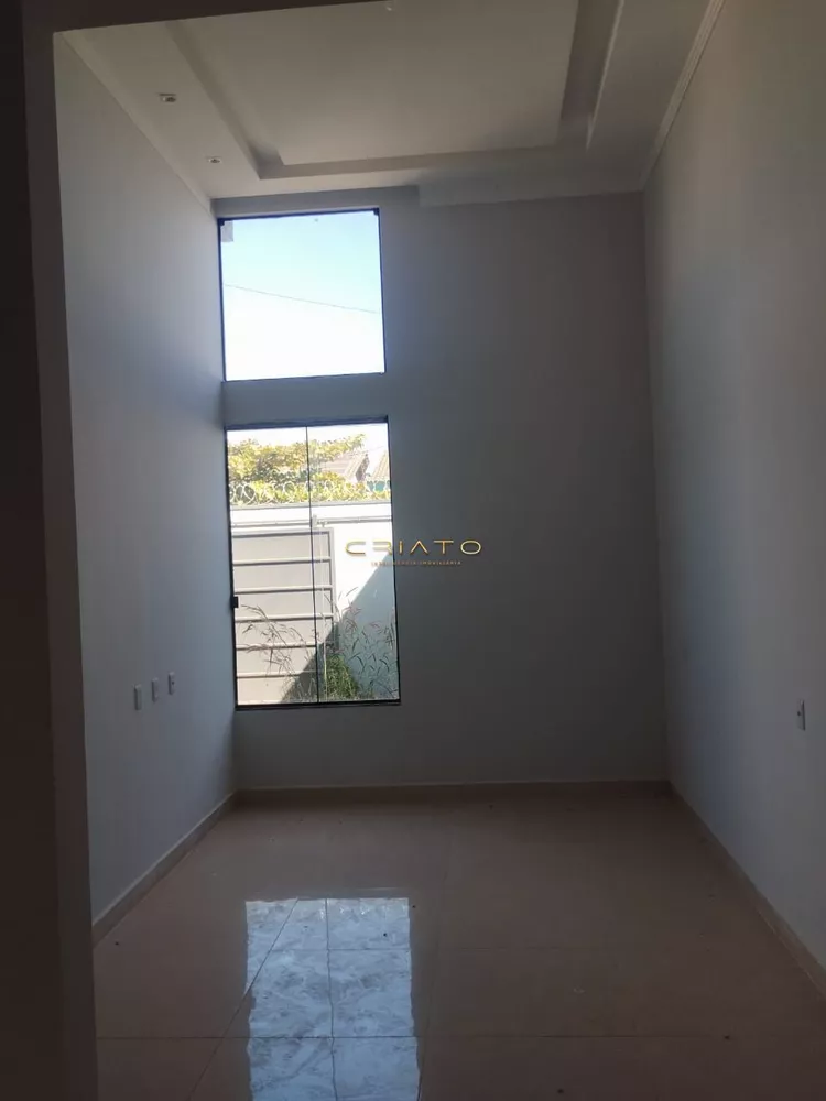 Casa à venda com 3 quartos, 121m² - Foto 1