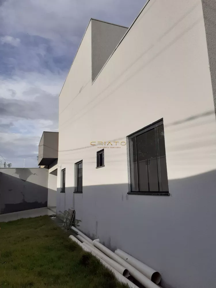 Casa à venda com 3 quartos, 97m² - Foto 1