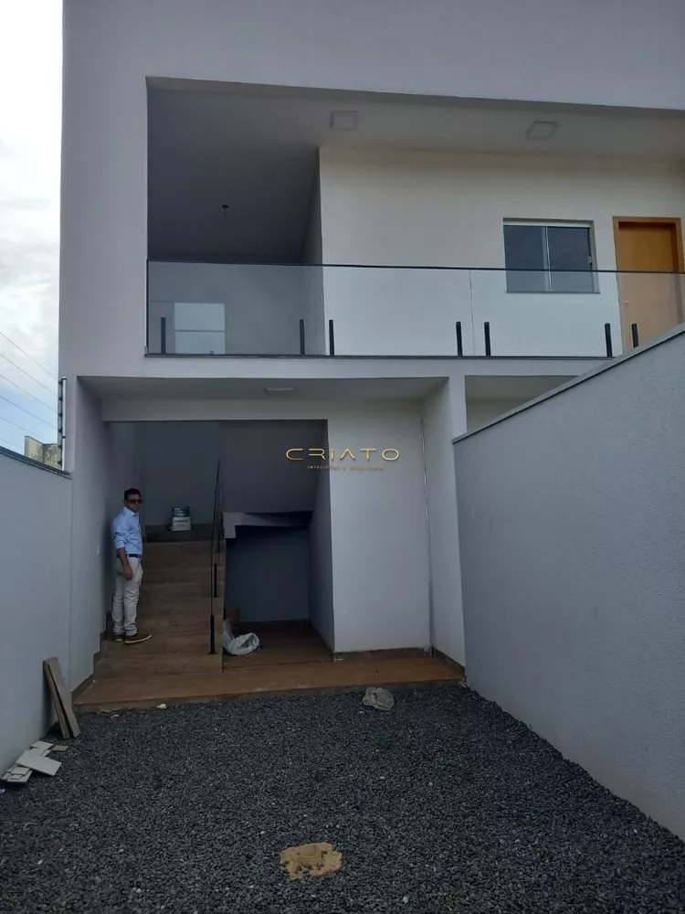 Casa à venda com 3 quartos, 89m² - Foto 2