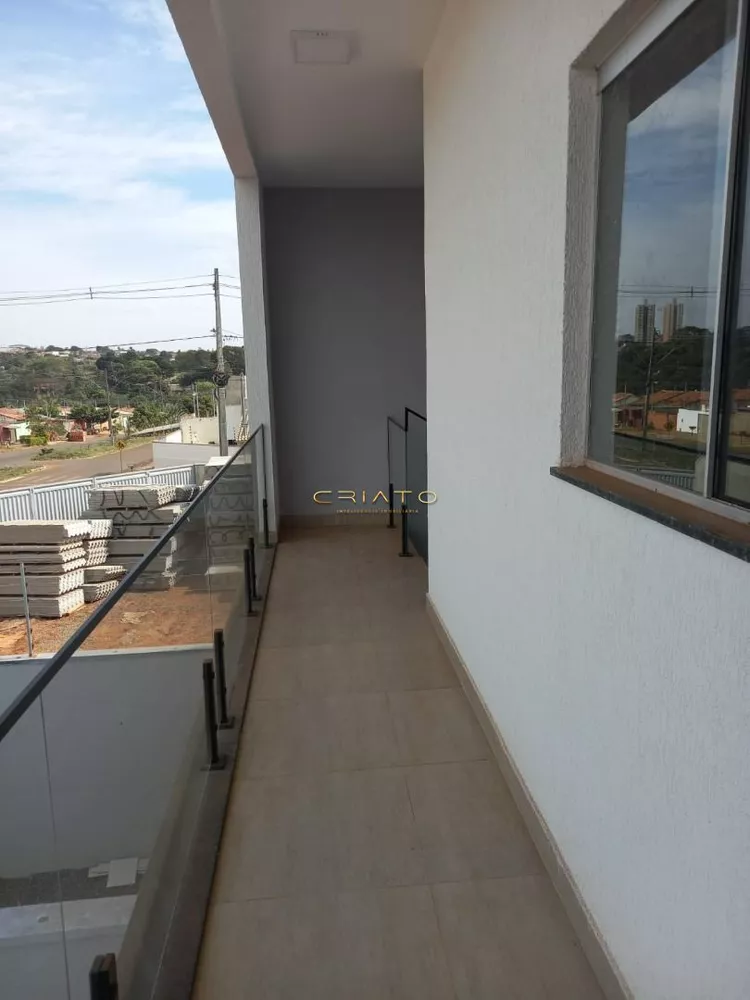 Casa à venda com 3 quartos, 89m² - Foto 1