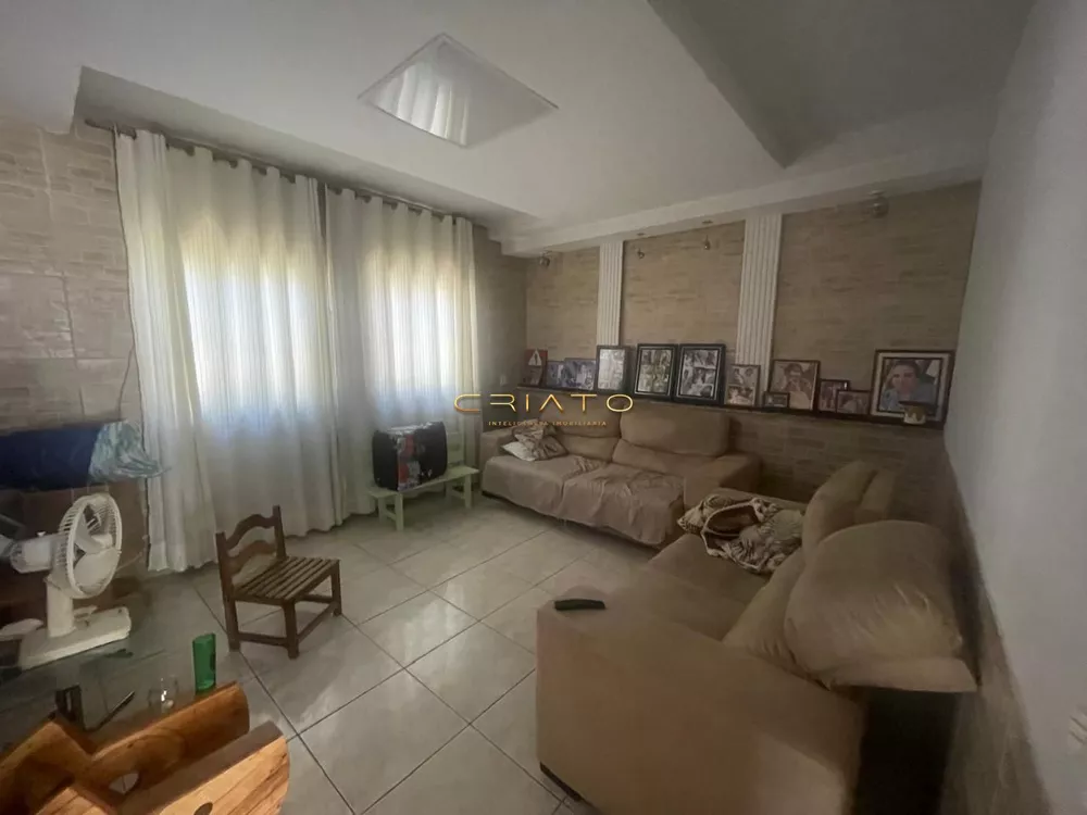 Casa à venda com 3 quartos, 262m² - Foto 4