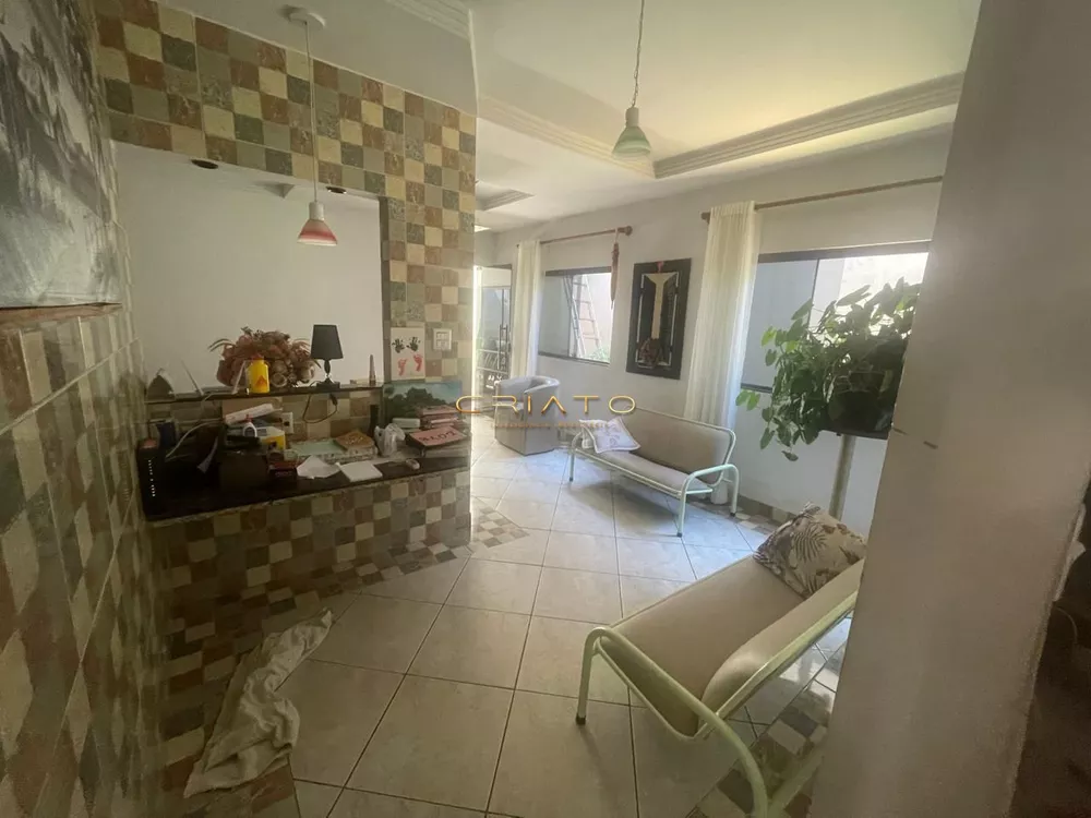 Casa à venda com 3 quartos, 262m² - Foto 3