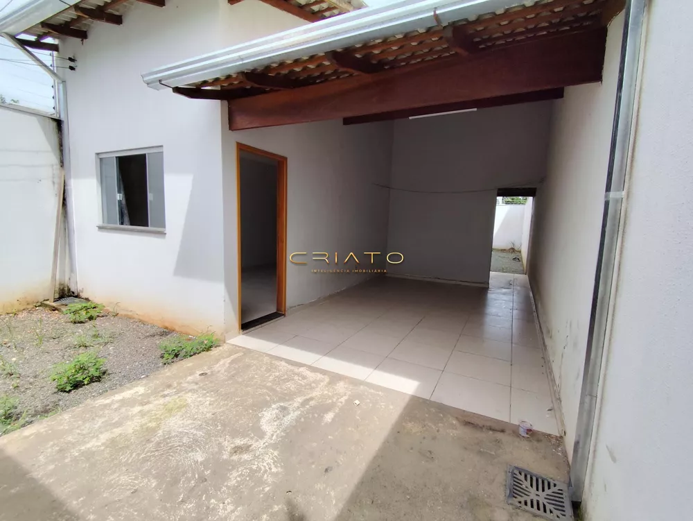 Casa à venda com 3 quartos, 115m² - Foto 1