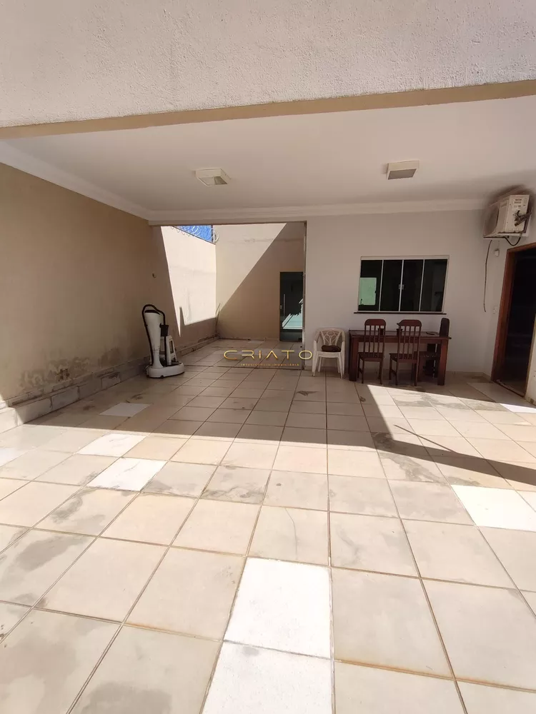 Casa à venda com 3 quartos, 106m² - Foto 1