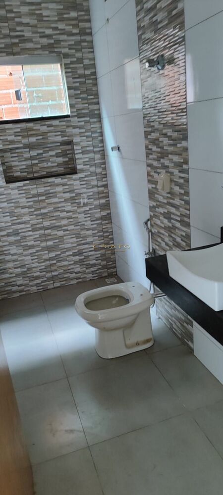 Casa à venda com 2 quartos, 180m² - Foto 1