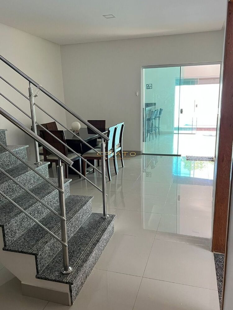 Sobrado à venda com 3 quartos, 240m² - Foto 2