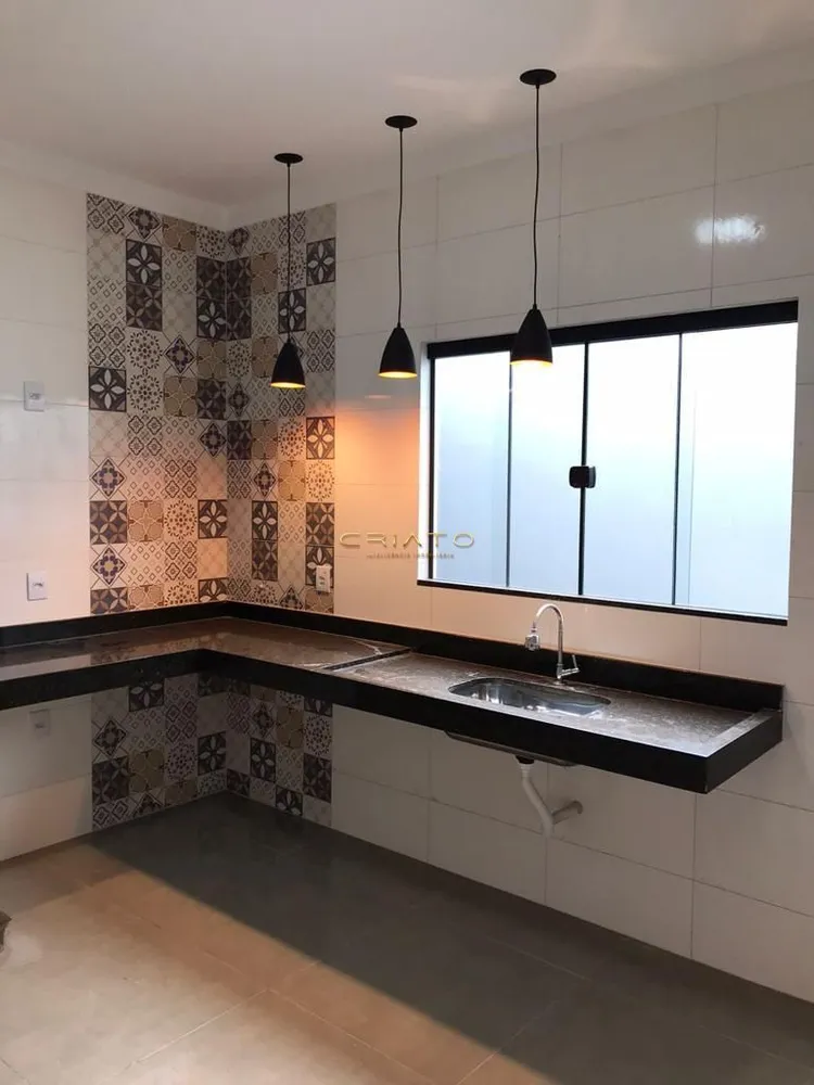 Casa, 3 quartos, 226 m² - Foto 2