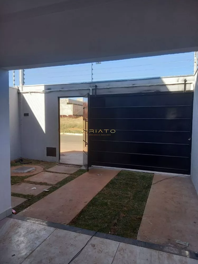 Casa à venda com 3 quartos, 105m² - Foto 2