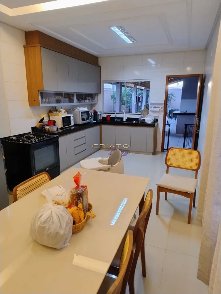Casa, 3 quartos, 210 m² - Foto 2