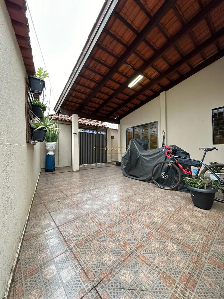 Casa à venda com 3 quartos, 182m² - Foto 1