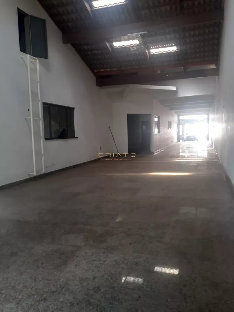 Sobrado à venda com 4 quartos, 455m² - Foto 2