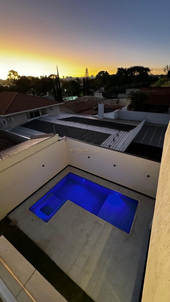 Sobrado, 3 quartos, 378 m² - Foto 1