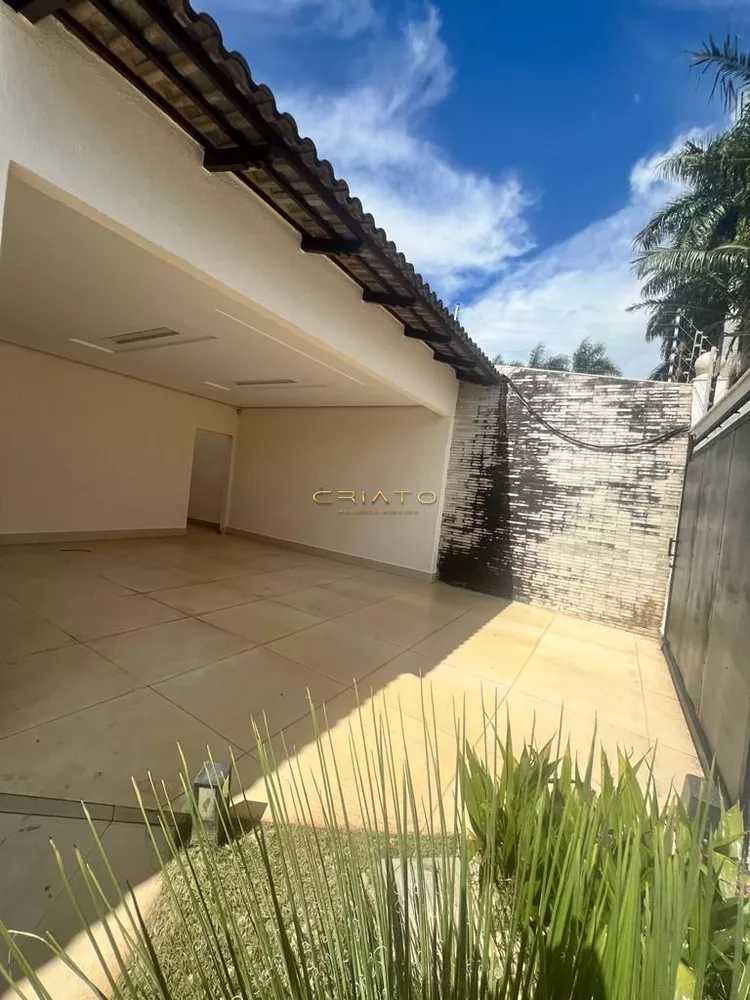 Casa à venda com 3 quartos, 260m² - Foto 2