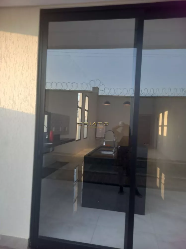 Casa à venda com 3 quartos, 220m² - Foto 3