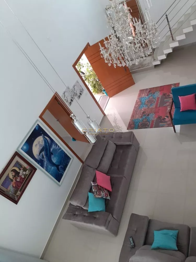 Casa à venda com 3 quartos, 284m² - Foto 1