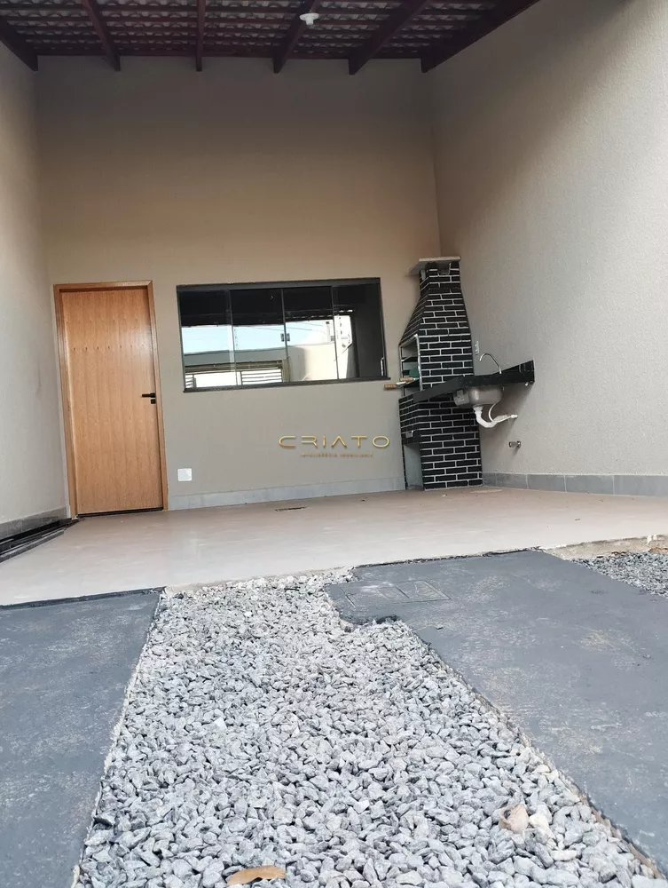 Casa à venda com 2 quartos, 70m² - Foto 1