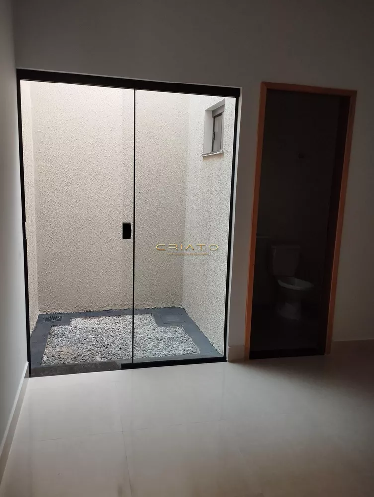 Casa à venda com 2 quartos, 70m² - Foto 2