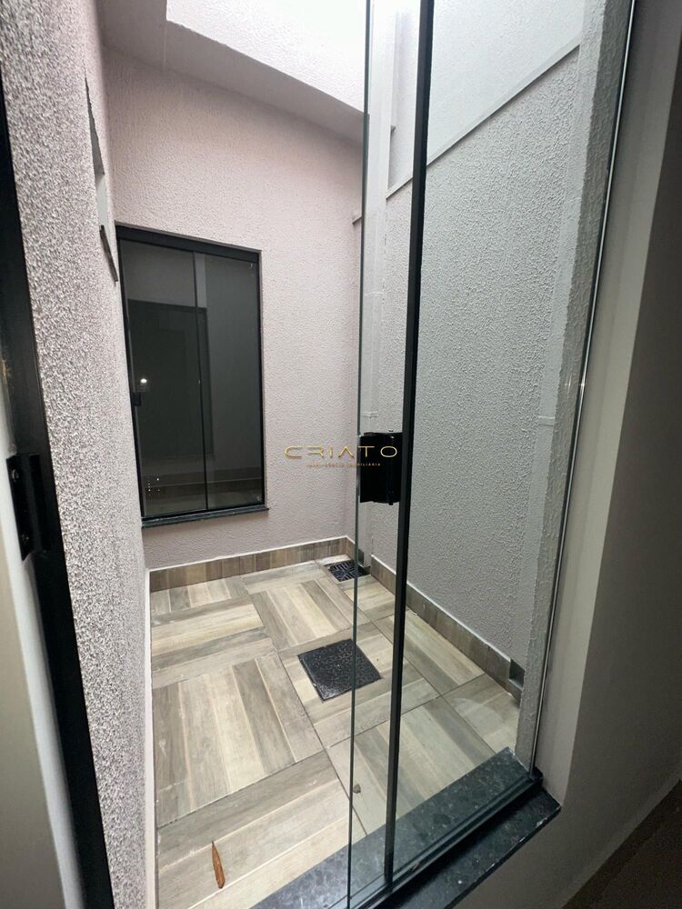 Casa à venda com 3 quartos, 76m² - Foto 1