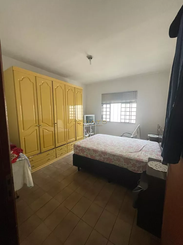 Casa à venda com 3 quartos, 194m² - Foto 2