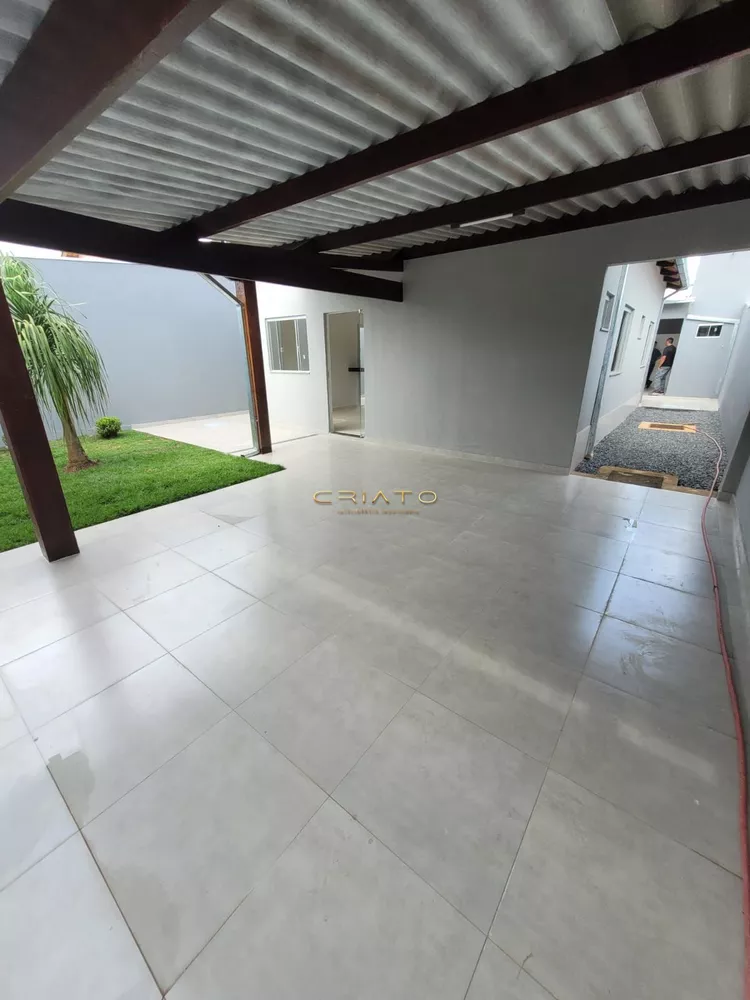 Casa à venda com 3 quartos, 112m² - Foto 1