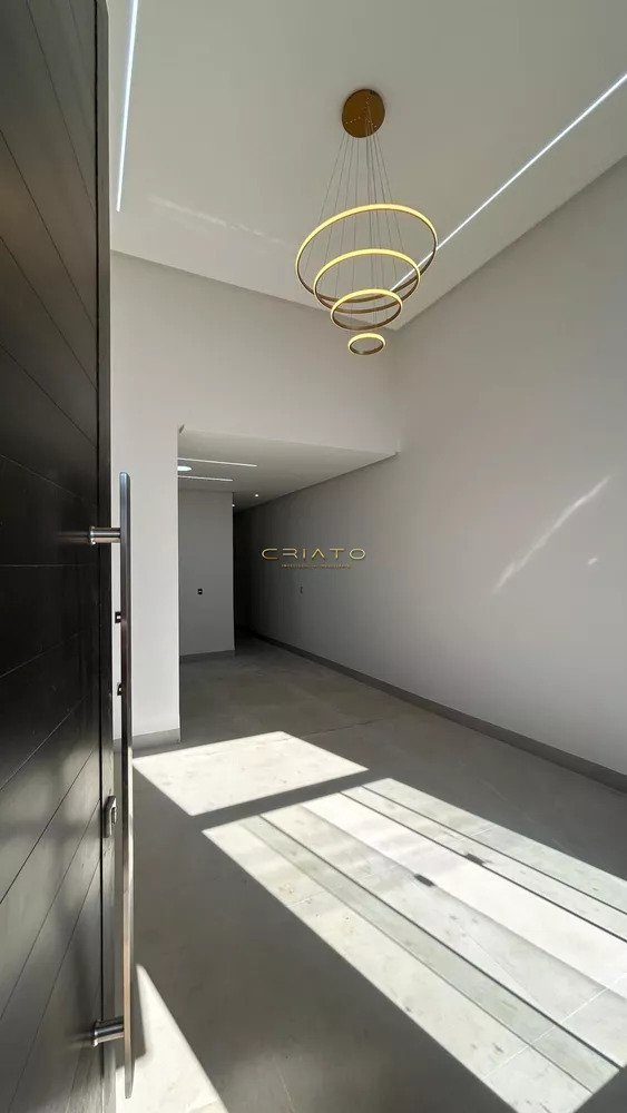 Casa à venda com 3 quartos, 138m² - Foto 1