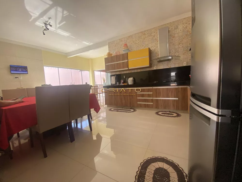 Casa à venda com 4 quartos, 220m² - Foto 6