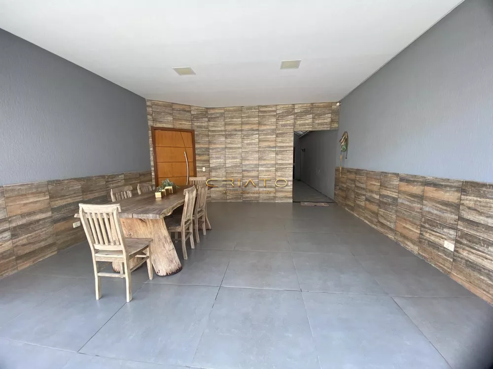 Casa à venda com 4 quartos, 220m² - Foto 3