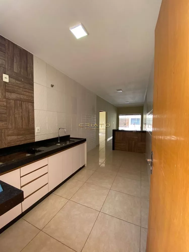 Casa à venda com 2 quartos, 70m² - Foto 1