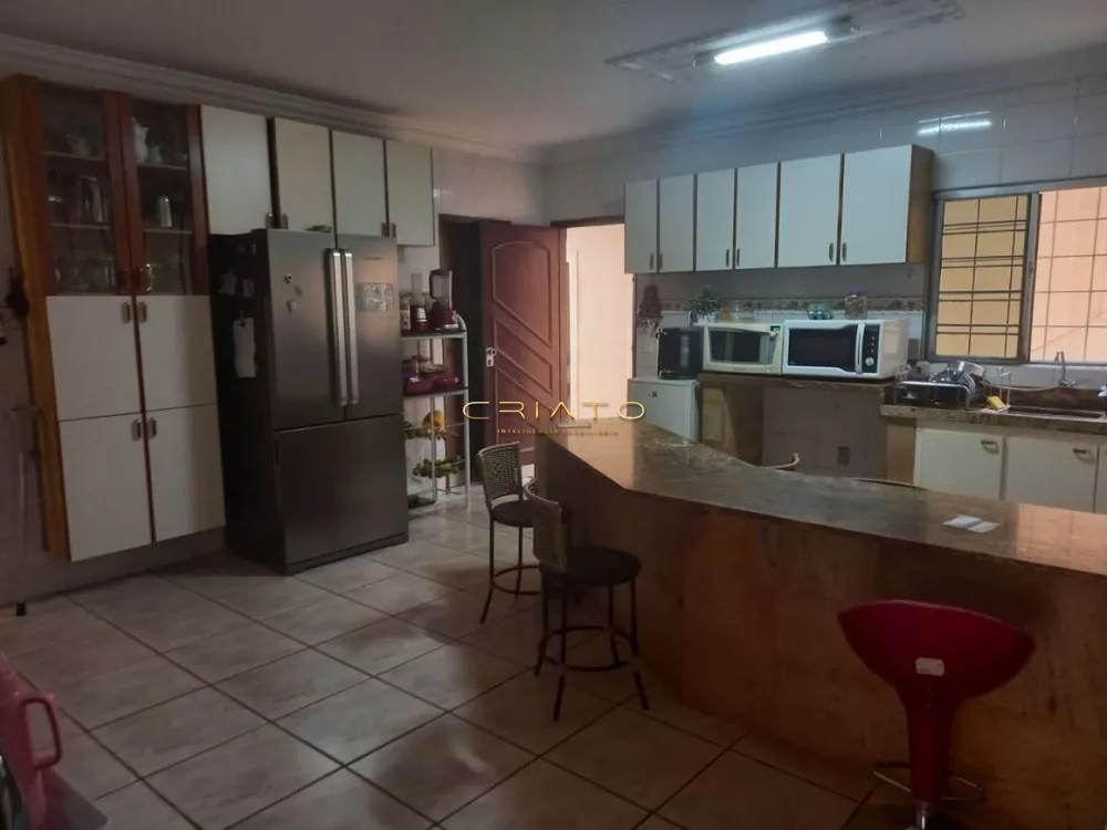 Casa à venda com 7 quartos, 580m² - Foto 4