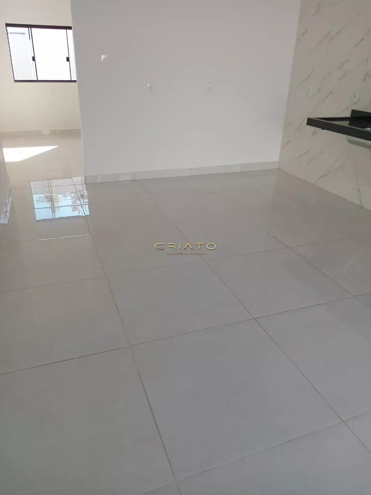 Casa à venda com 3 quartos, 114m² - Foto 2