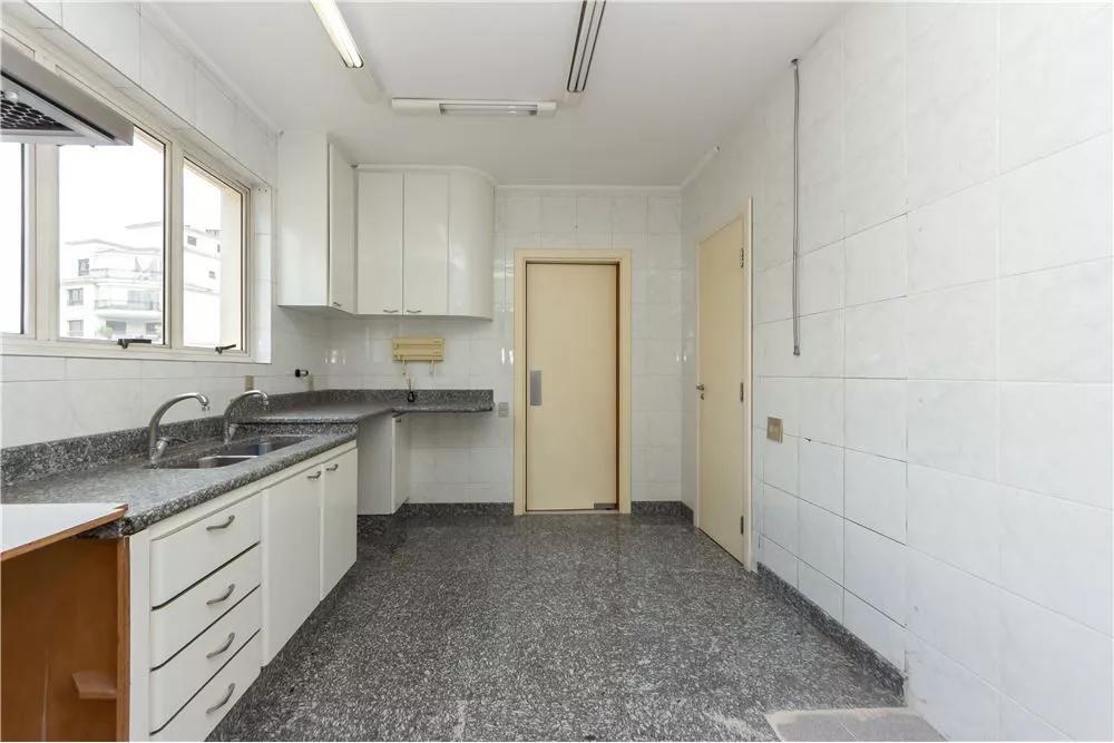 Apartamento à venda com 4 quartos, 275m² - Foto 2