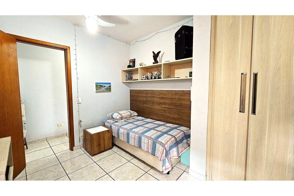 Casa de Condomínio à venda com 4 quartos, 210m² - Foto 4