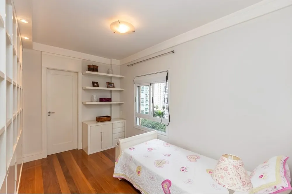 Apartamento, 3 quartos, 243 m² - Foto 1