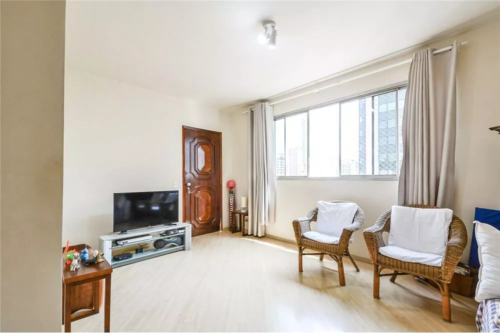 Apartamento à venda com 3 quartos, 151m² - Foto 2